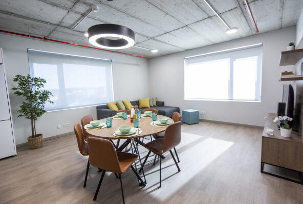 LIV-STUDENT-OPORTO-140-592x444