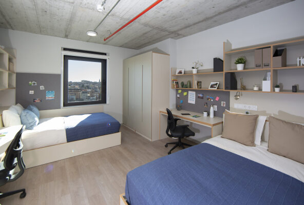 LIV-STUDENT-OPORTO-171-592x444